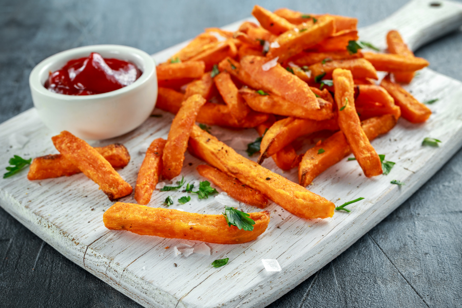 The best BBQ chicken side dishes! These summer sides are perfect for grilled chicken breasts, barbecue chicken and pulled chicken sandwiches or sliders.