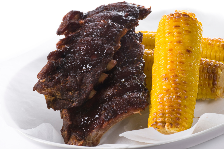 What to serve with corn on the cob for dinner! Here are the perfect meals and side dishes that pair well with corn on the cob.