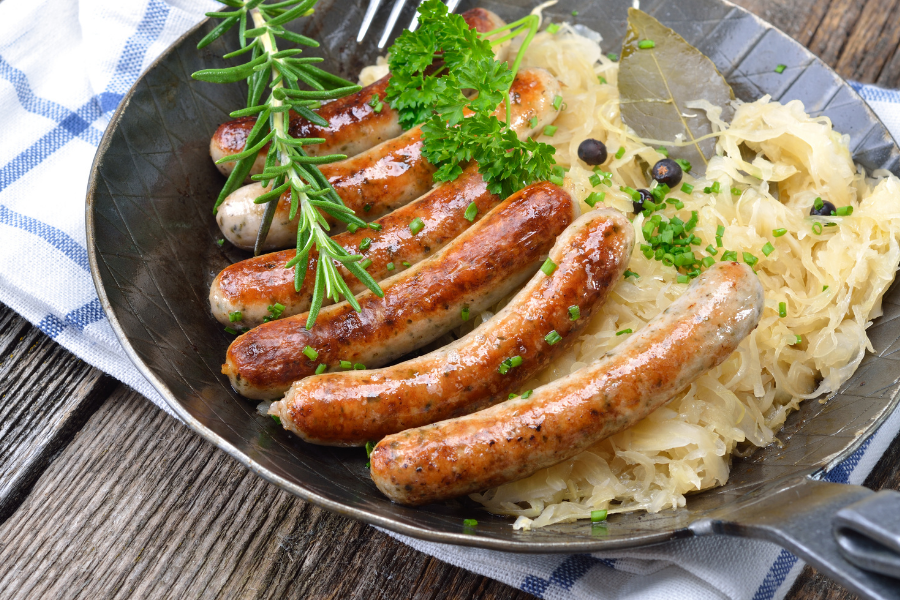What to eat with bratwurst! These delicious, quick side dishes will turn a basic brat and sauerkraut dinner into something spectacular!
