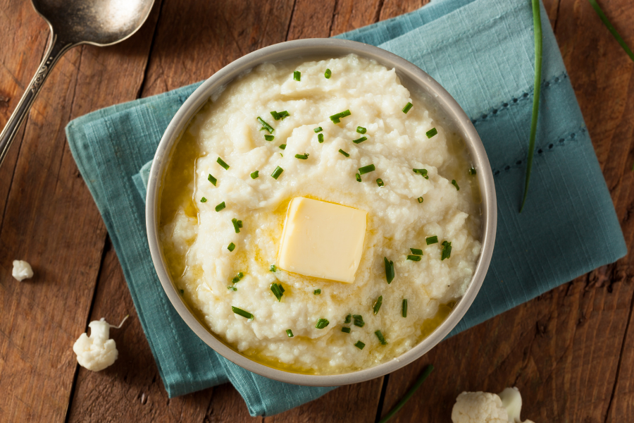 What to eat with cornbread! Here are the best dishes and meals that go with cornbread. It’s not just for chili anymore!