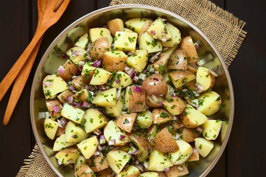 What to eat with perogies! Whether you’re serving perogies as a side dish or main dish, here are tons of delicious ways to make it a great meal.