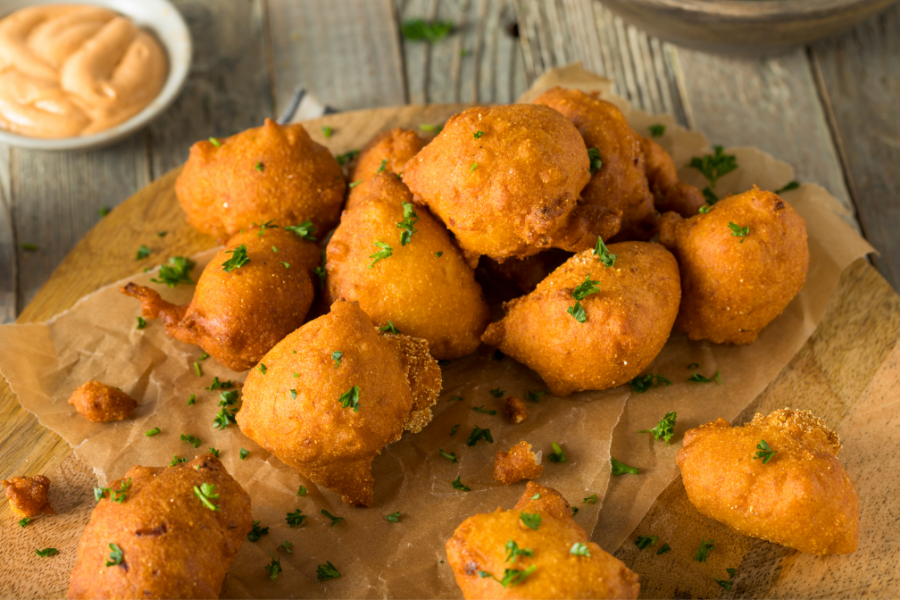 What to eat with cornbread! Here are the best dishes and meals that go with cornbread. It’s not just for chili anymore!