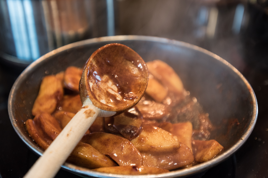 What to eat with cornbread! Here are the best dishes and meals that go with cornbread. It’s not just for chili anymore!