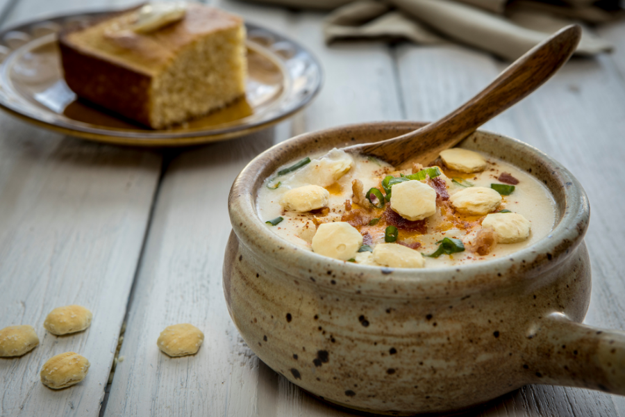 What to eat with cornbread! Here are the best dishes and meals that go with cornbread. It’s not just for chili anymore!