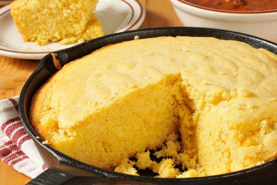 What to eat with cornbread! Here are the best dishes and meals that go with cornbread. It’s not just for chili anymore!