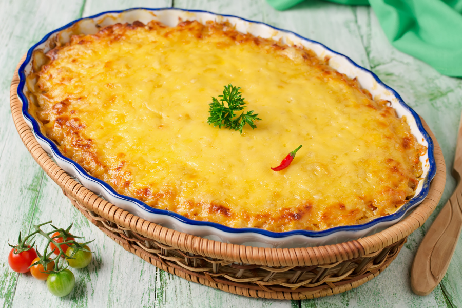 What to eat with cornbread! Here are the best dishes and meals that go with cornbread. It’s not just for chili anymore!