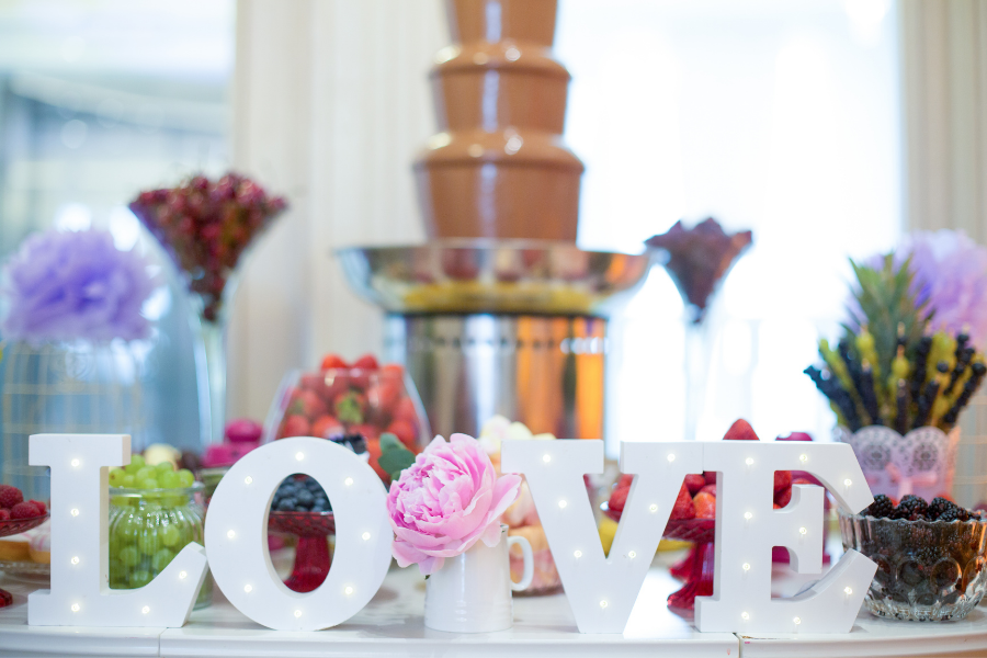 What to serve with a chocolate fountain! Here are the best things to dip in chocolate fondue, so you can create the most mouth-watering dessert table ever.