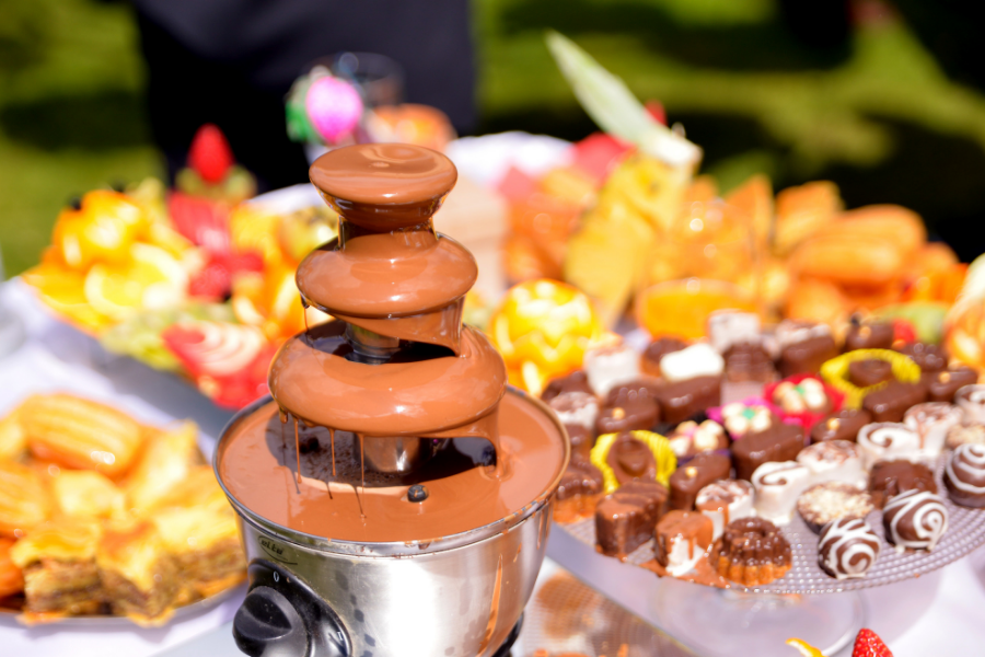 What to serve with a chocolate fountain! Here are the best things to dip in chocolate fondue, so you can create the most mouth-watering dessert table ever.