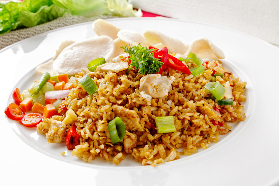 What to serve with fried rice! Here are the best side dishes to eat with fried rice for a fantastically delicious dinner.
